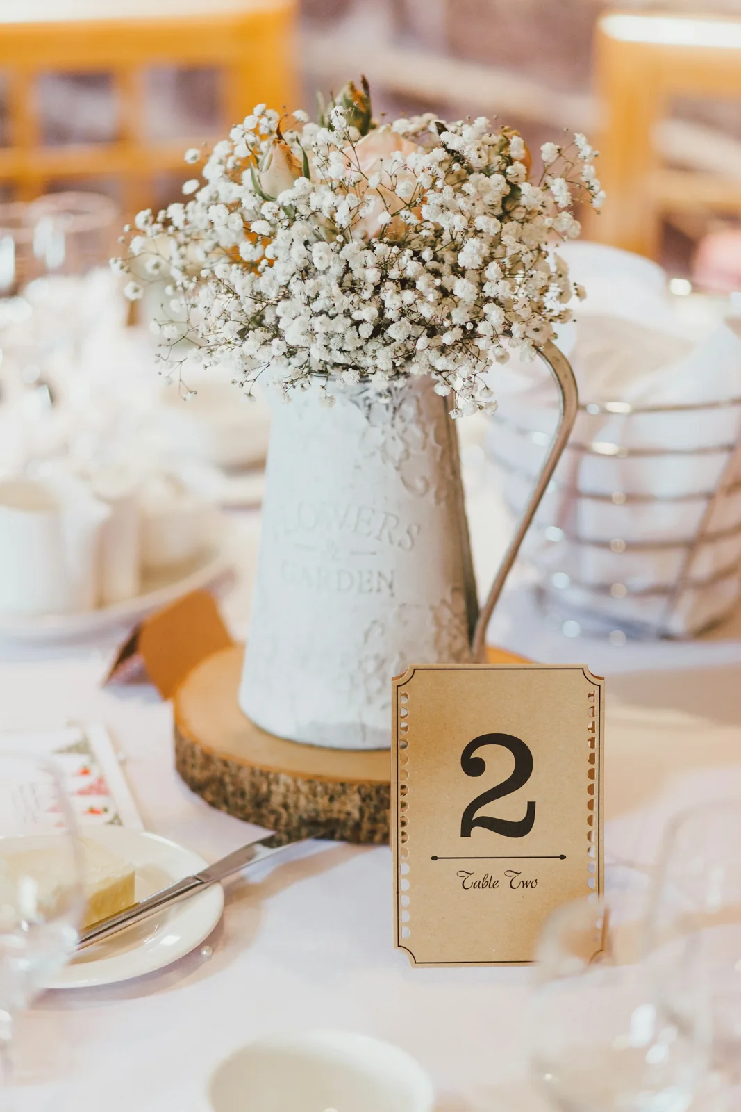 White flower table decor