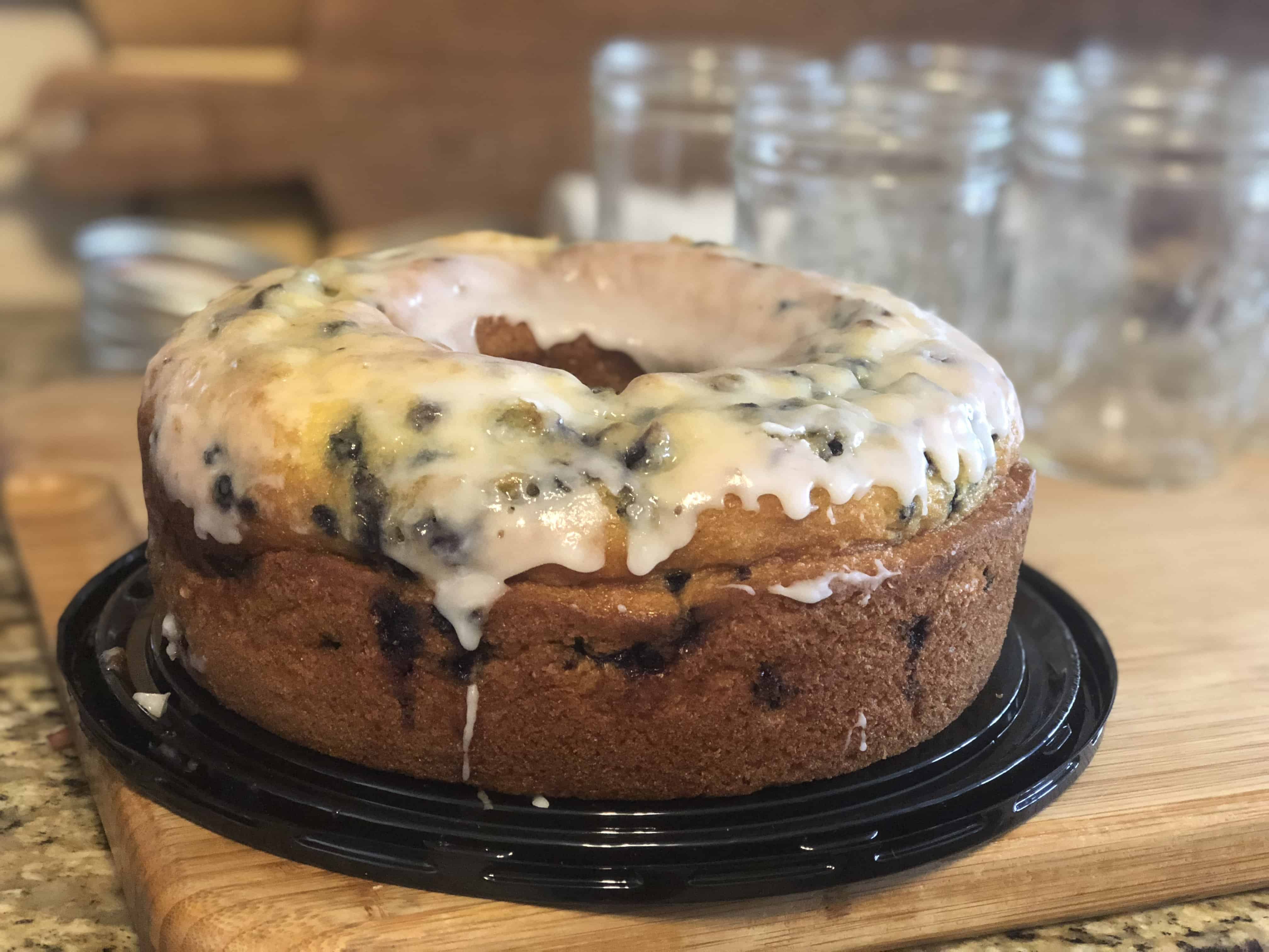 Check out this simple & easy individual summer trifle recipe for Lemon Blueberry Crunch Cake Individual trifles! They are easy to make, easy to transport, and everyone loves them! Especially the kiddos! Top with blueberries and strawberries for a finishing touch! An alternative to regular angel food cake trifles that packs tons of flavor! #trifles, #easytrifles, #makeahead, #summertrifle