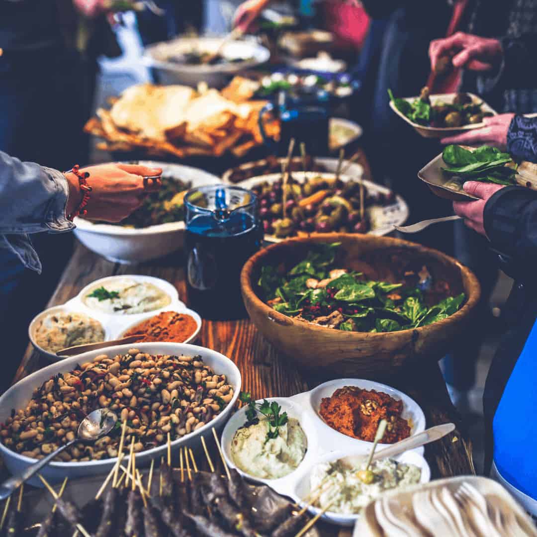 Steps for how to host a pot luck dinner at the holidays. Tips & Tricks
