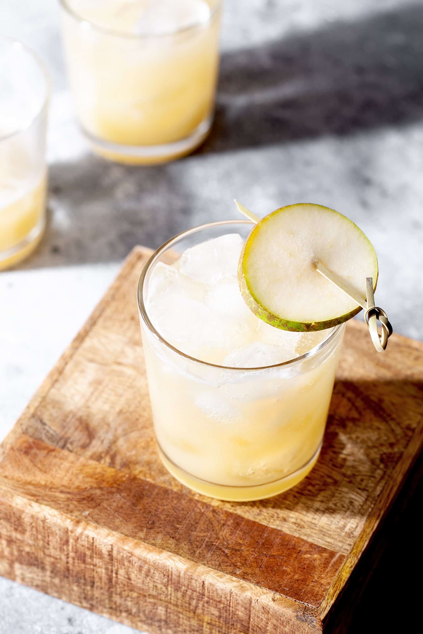 How to make an easy pear sparkling cocktail